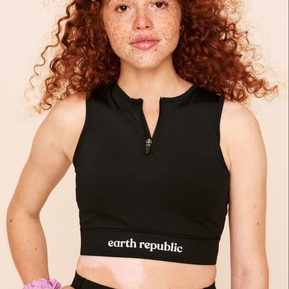 Axelle Contour Sports Bra - Black 1/4 Zip by earth republic - Picture 1 of 7